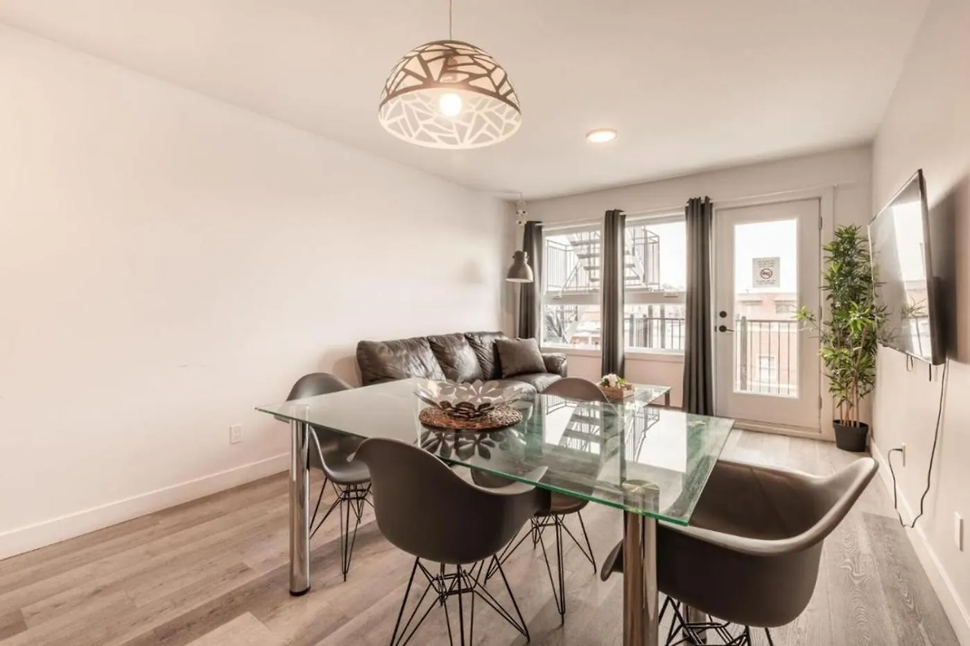 Big 2 Bedroom Apartment On 2 Floors - 1907 Montreal 0*,  Canada