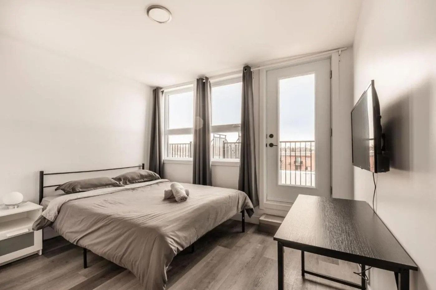 Big 2 Bedroom Apartment On 2 Floors - 1907 Montreal